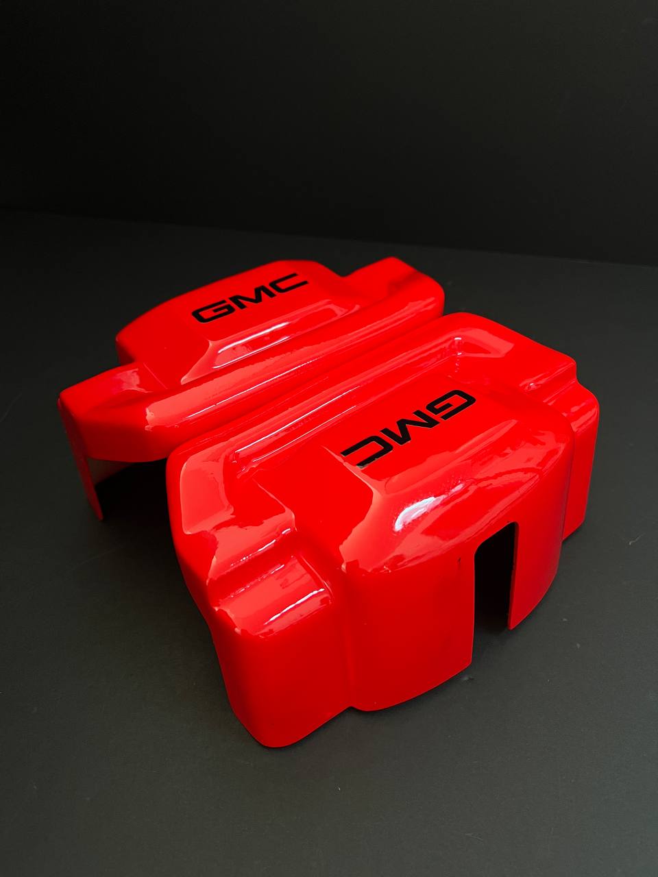 Червоні індивідуальні накладки на гальмівні супорти GMC Sierra 1500, комплект із 4 шт.