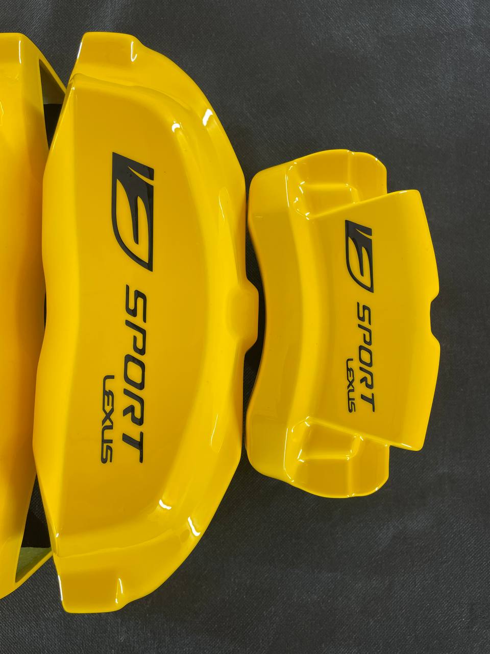 Жовті спортивні накладки на супорти Lexus IS350 2006-2019, комплект із 4 шт.