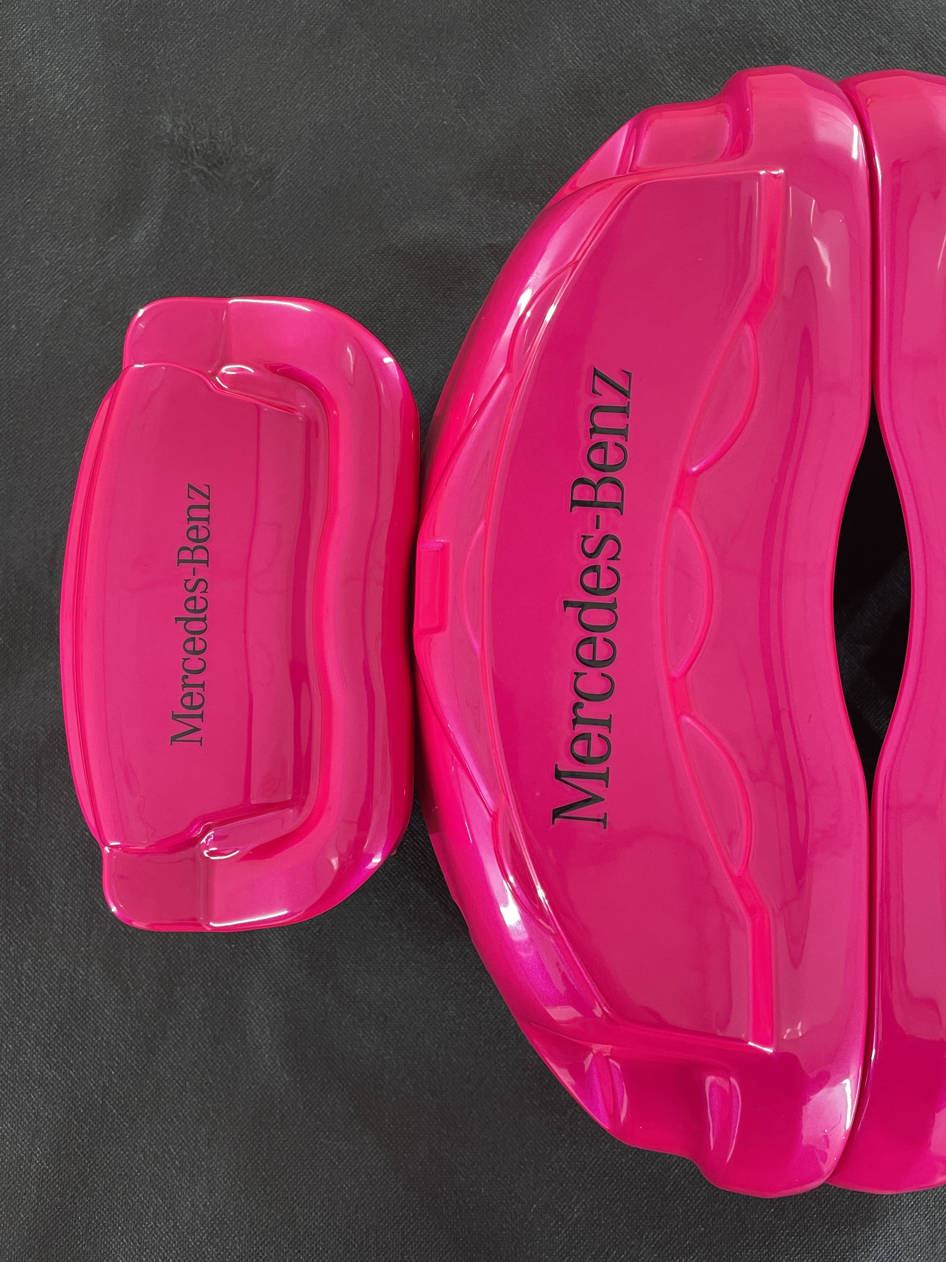 Рожеві кастомні чохли на гальмівні супорти Mercedes Benz, комплект 4 шт.