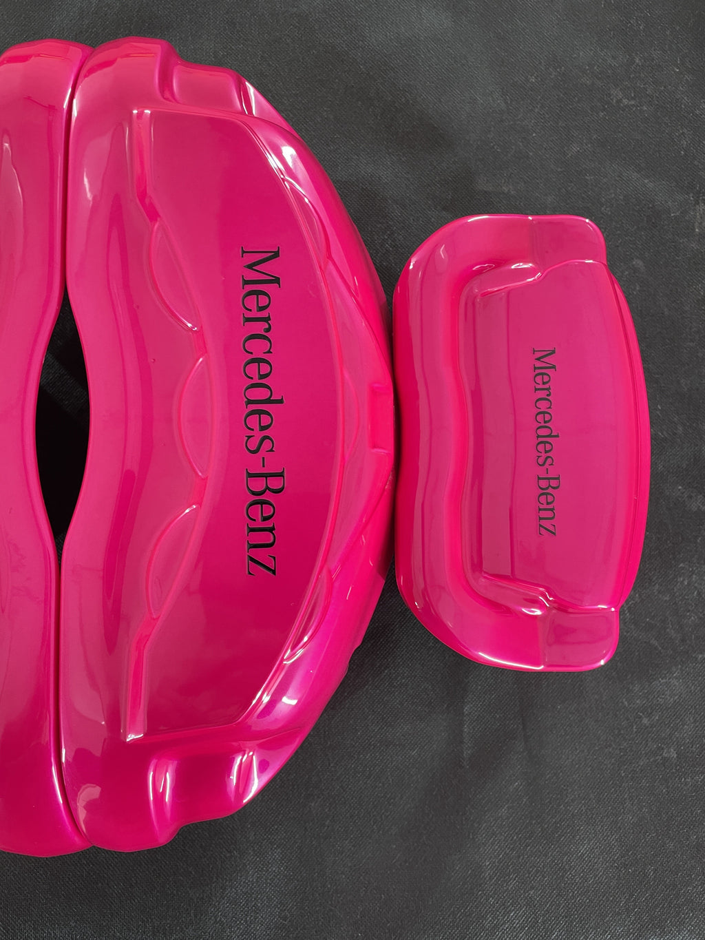 Рожеві кастомні чохли на гальмівні супорти Mercedes Benz, комплект 4 шт.