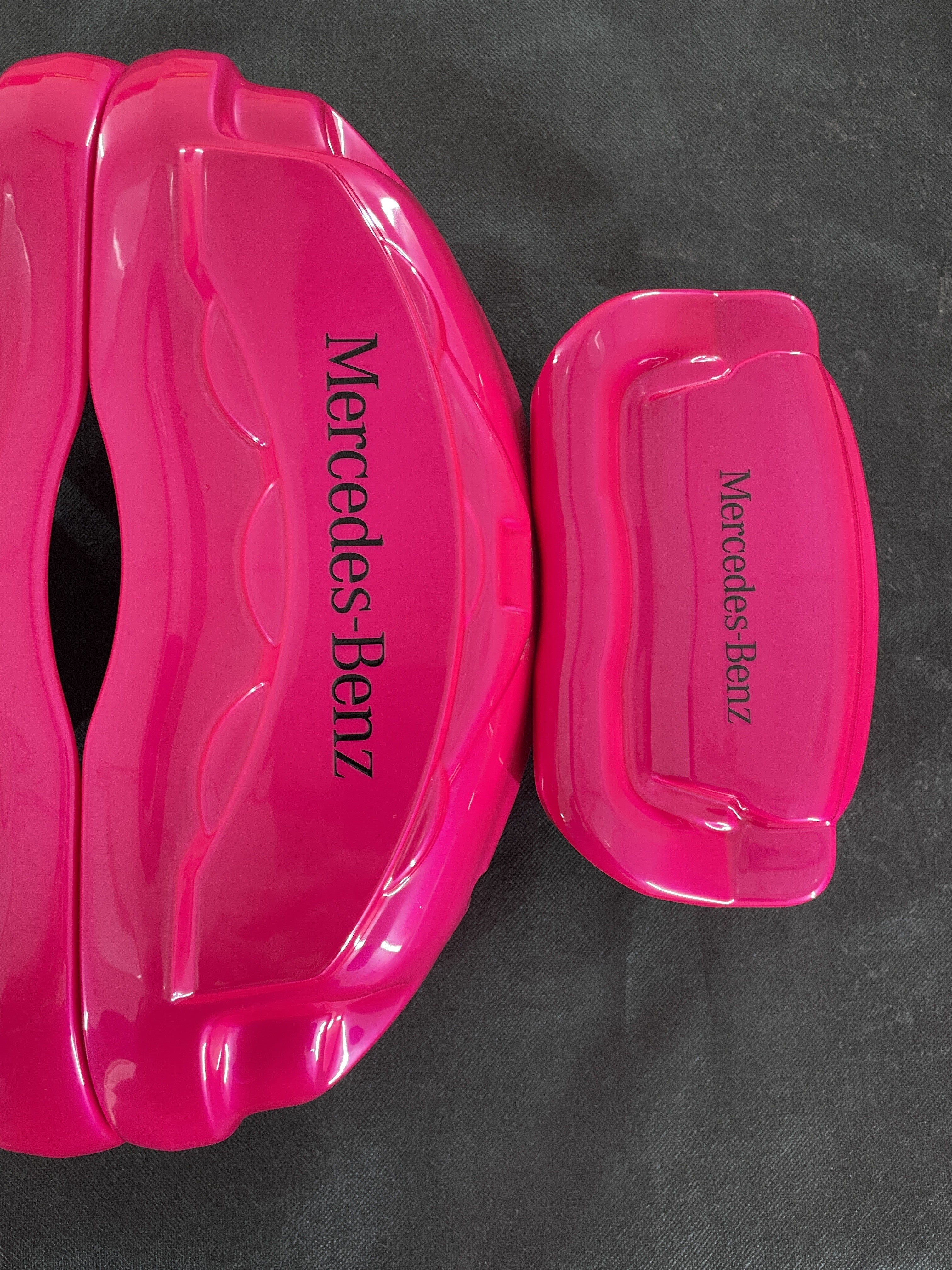 Рожеві кастомні чохли на гальмівні супорти Mercedes Benz, комплект 4 шт.