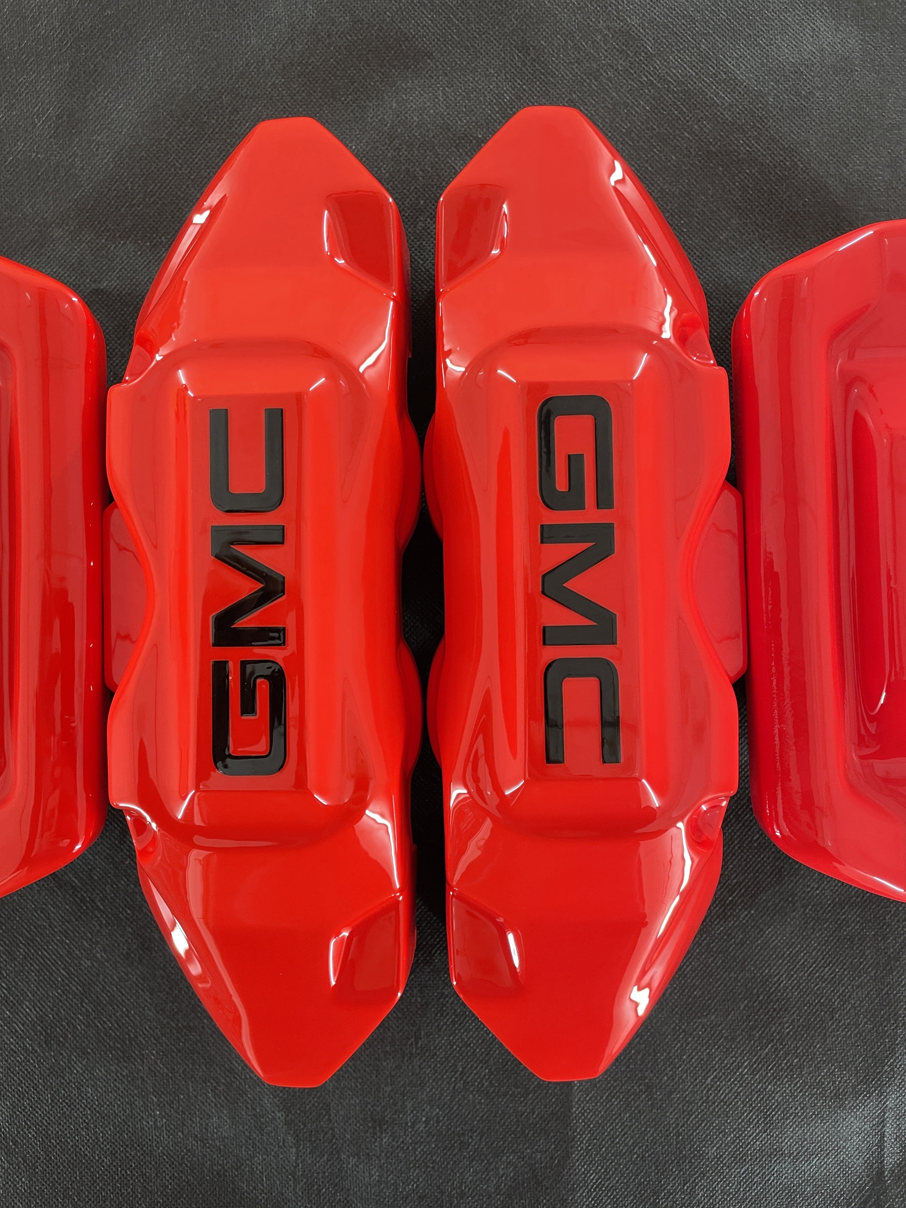 GMC Sierra 1500, червоні накладки на гальмівні супорти, комплект із 4 шт.