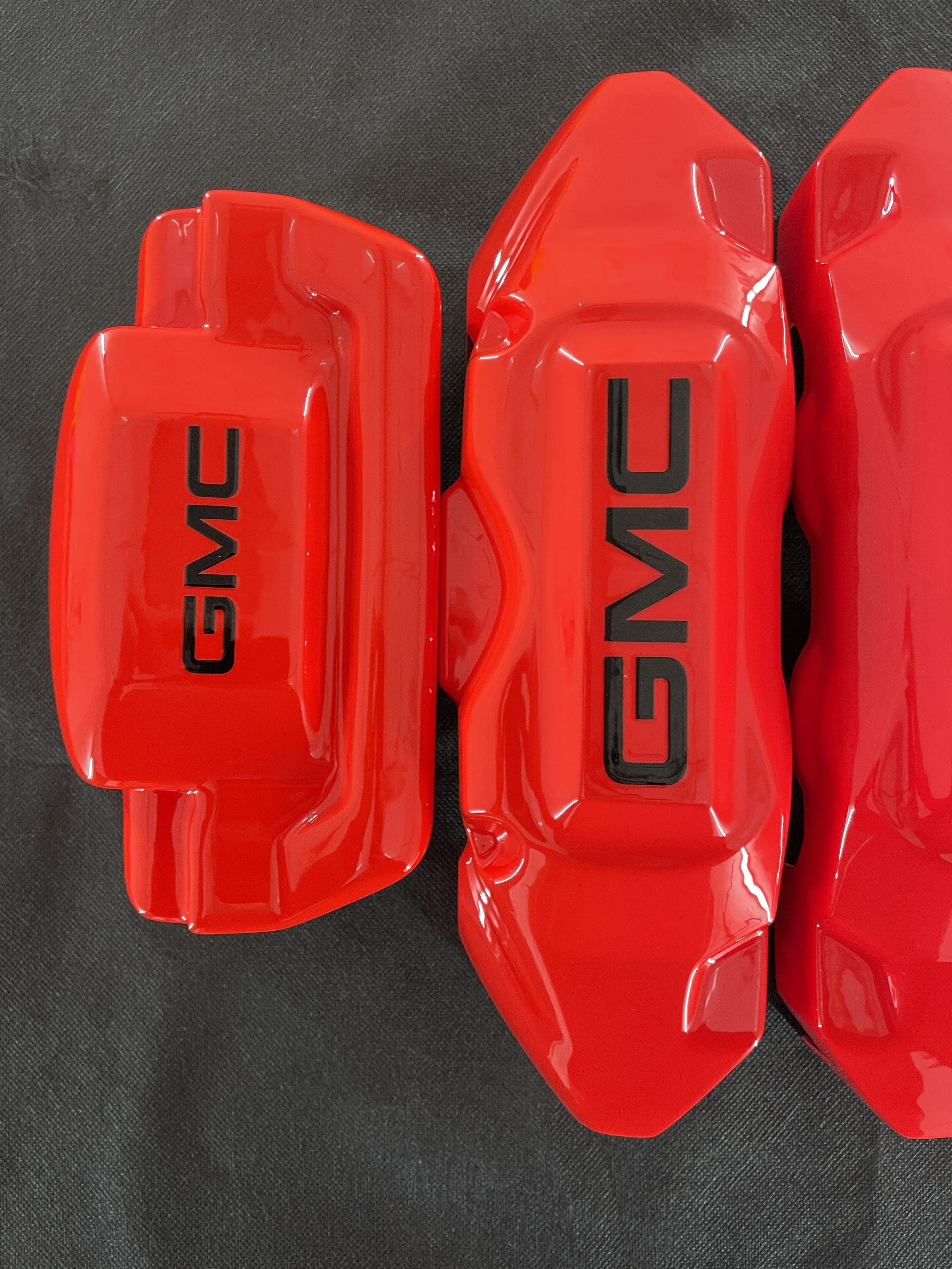 GMC Sierra 1500, червоні накладки на гальмівні супорти, комплект із 4 шт.