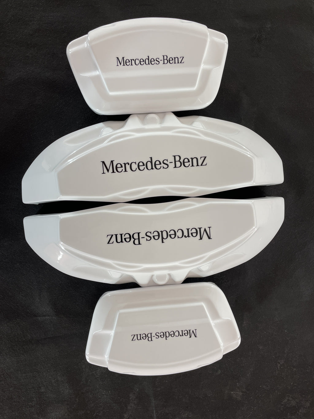 Білі кастомні накладки на гальмівні супорти Mercedes Benz, комплект із 4 шт.