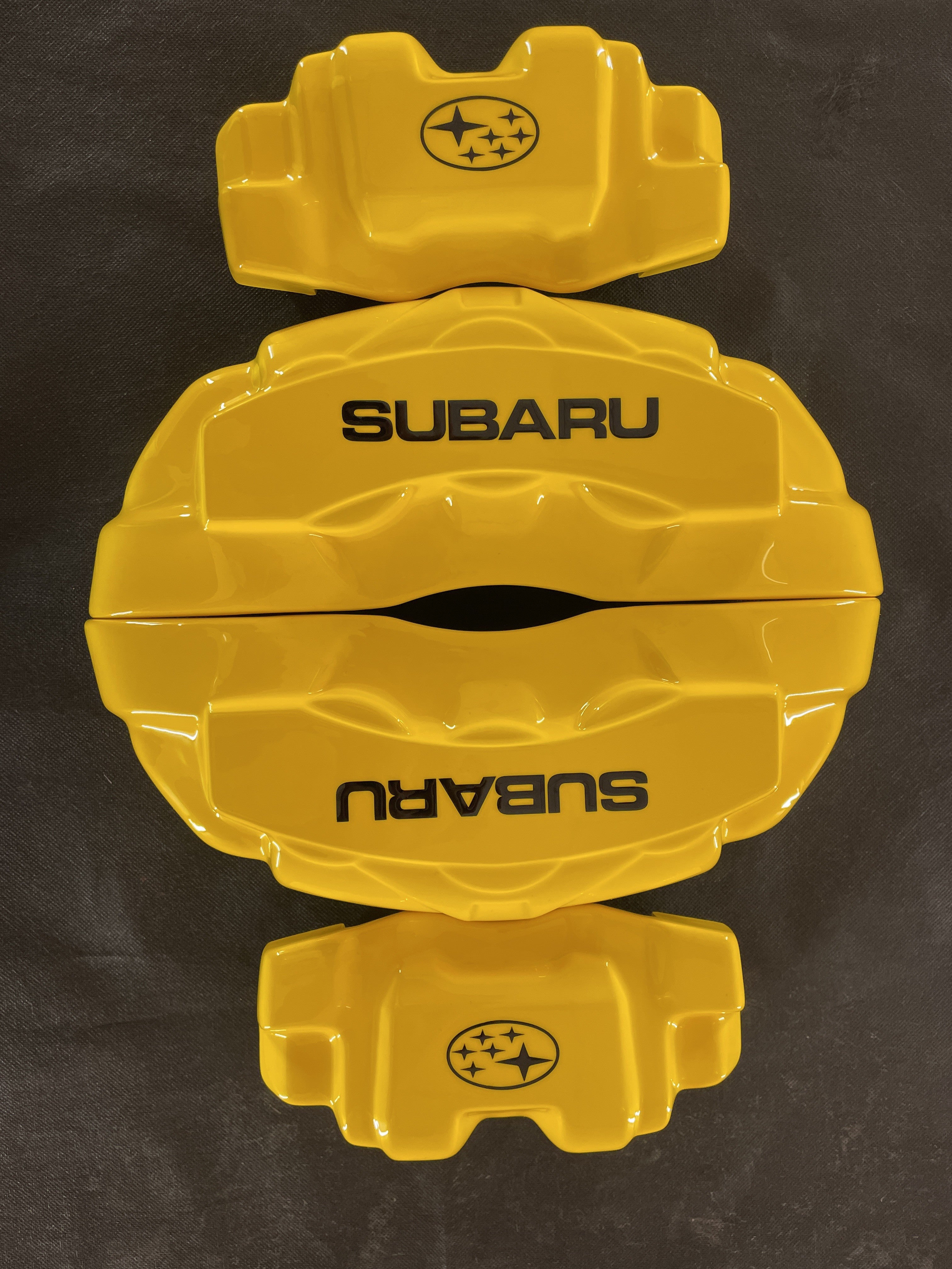 Жовті нестандартні накладки на гальмівні супорти Subaru, комплект із 4 шт.