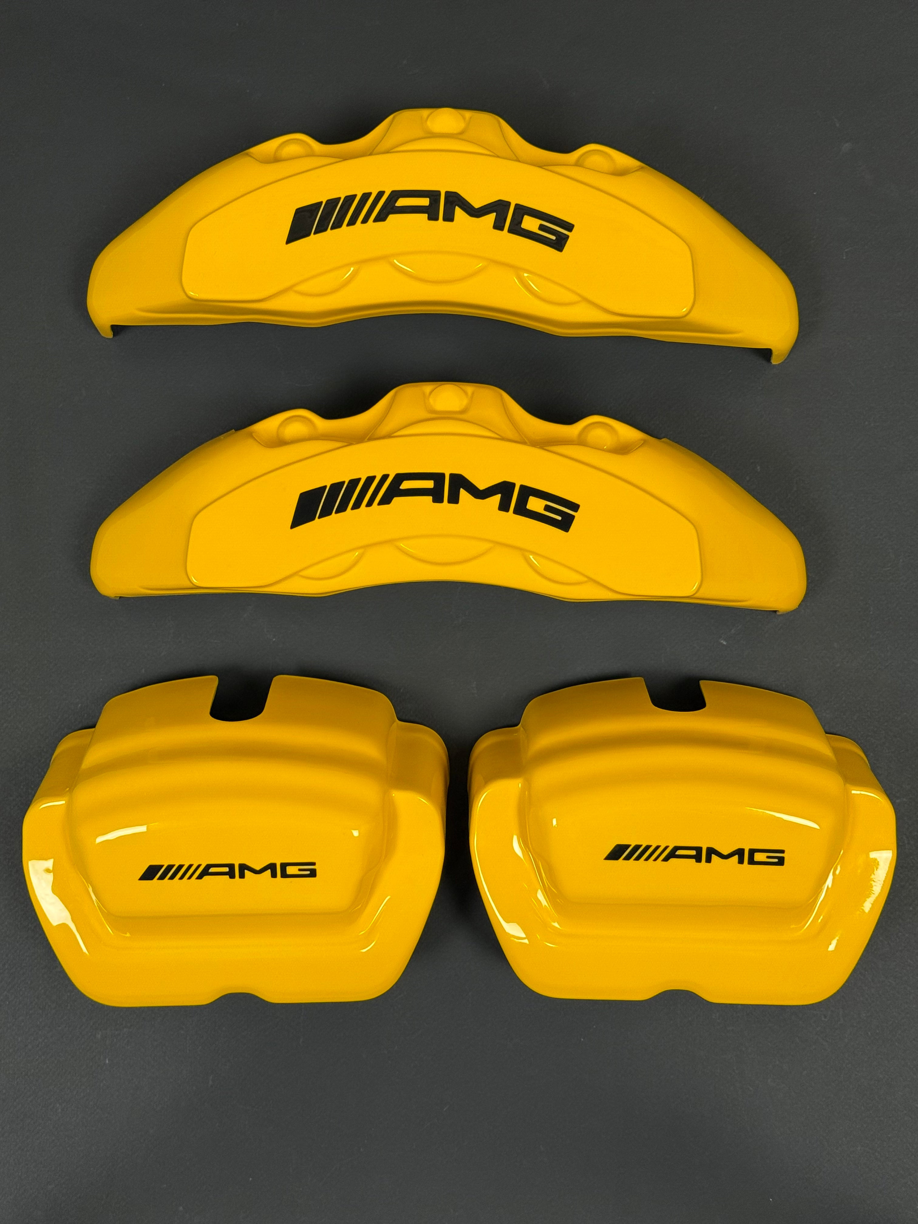 Жовті нестандартні накладки на гальмівні супорти Mercedes Benz GT 2018+, комплект з 4 шт.