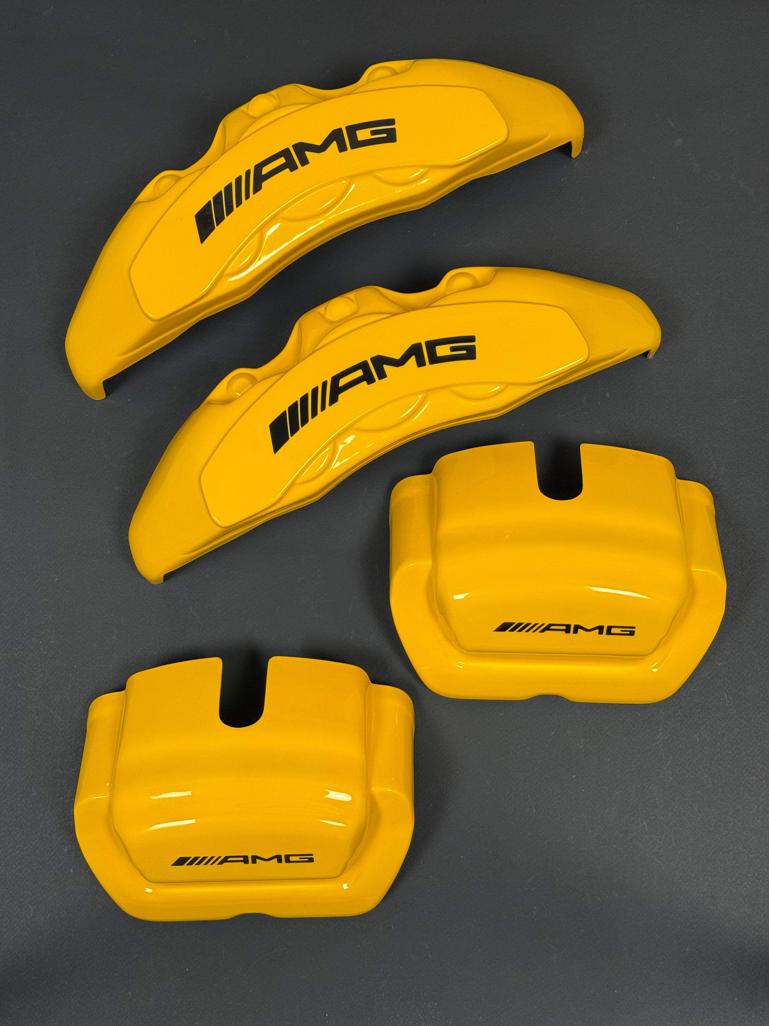 Жовті нестандартні накладки на гальмівні супорти Mercedes Benz GT 2018+, комплект з 4 шт.