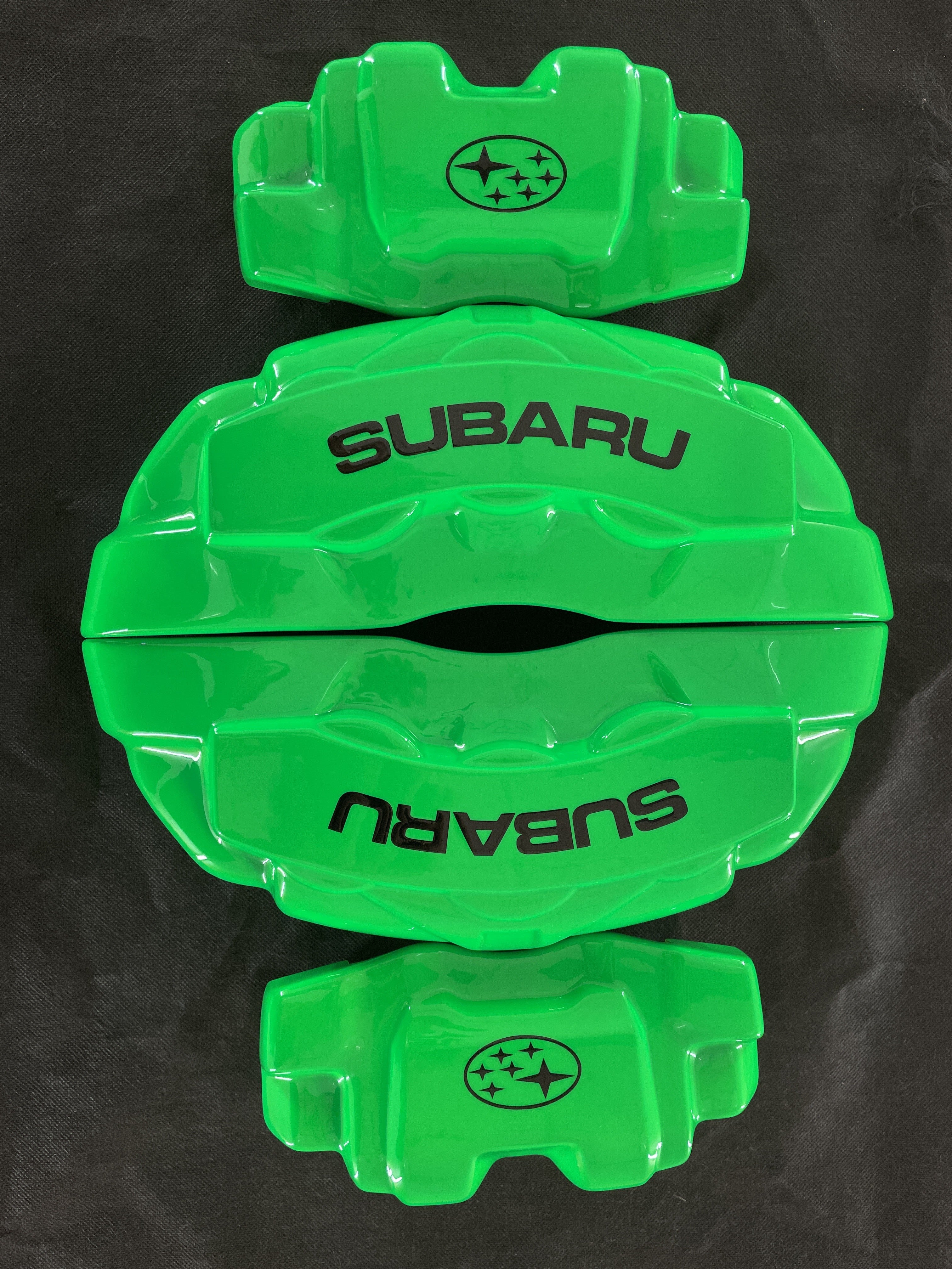 Зелені кастомні накладки на гальмівні супорти Subaru, комплект з 4 шт.