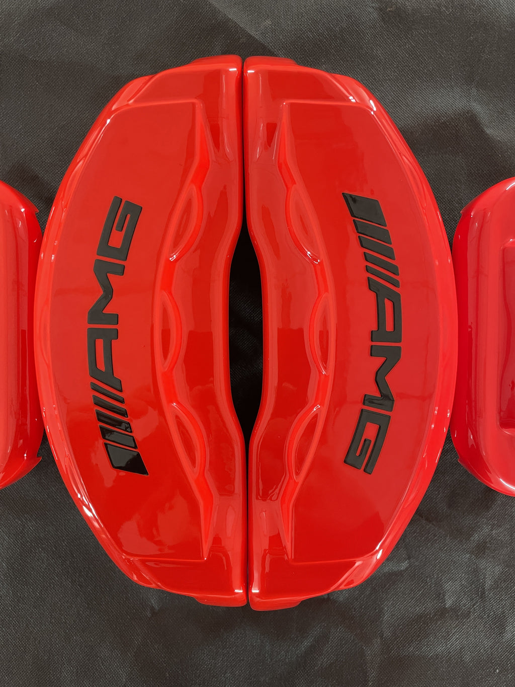 Червоні накладки на гальмівні супорти Mercedes-Benz AMG, комплект із 4 шт.