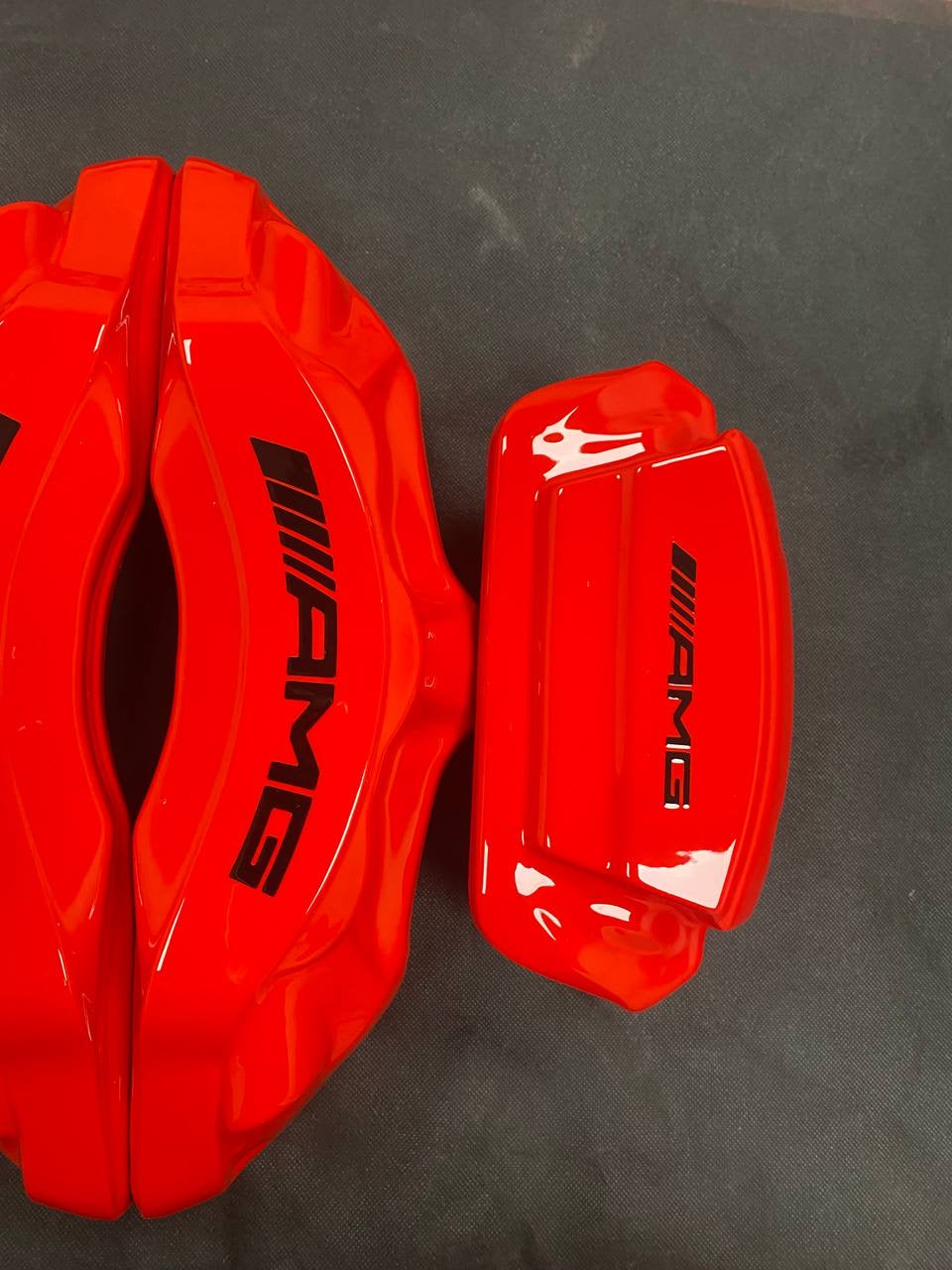 Червоні кастомні чохли на гальмівні супорти Mercedes-Benz AMG, комплект із 4 шт.