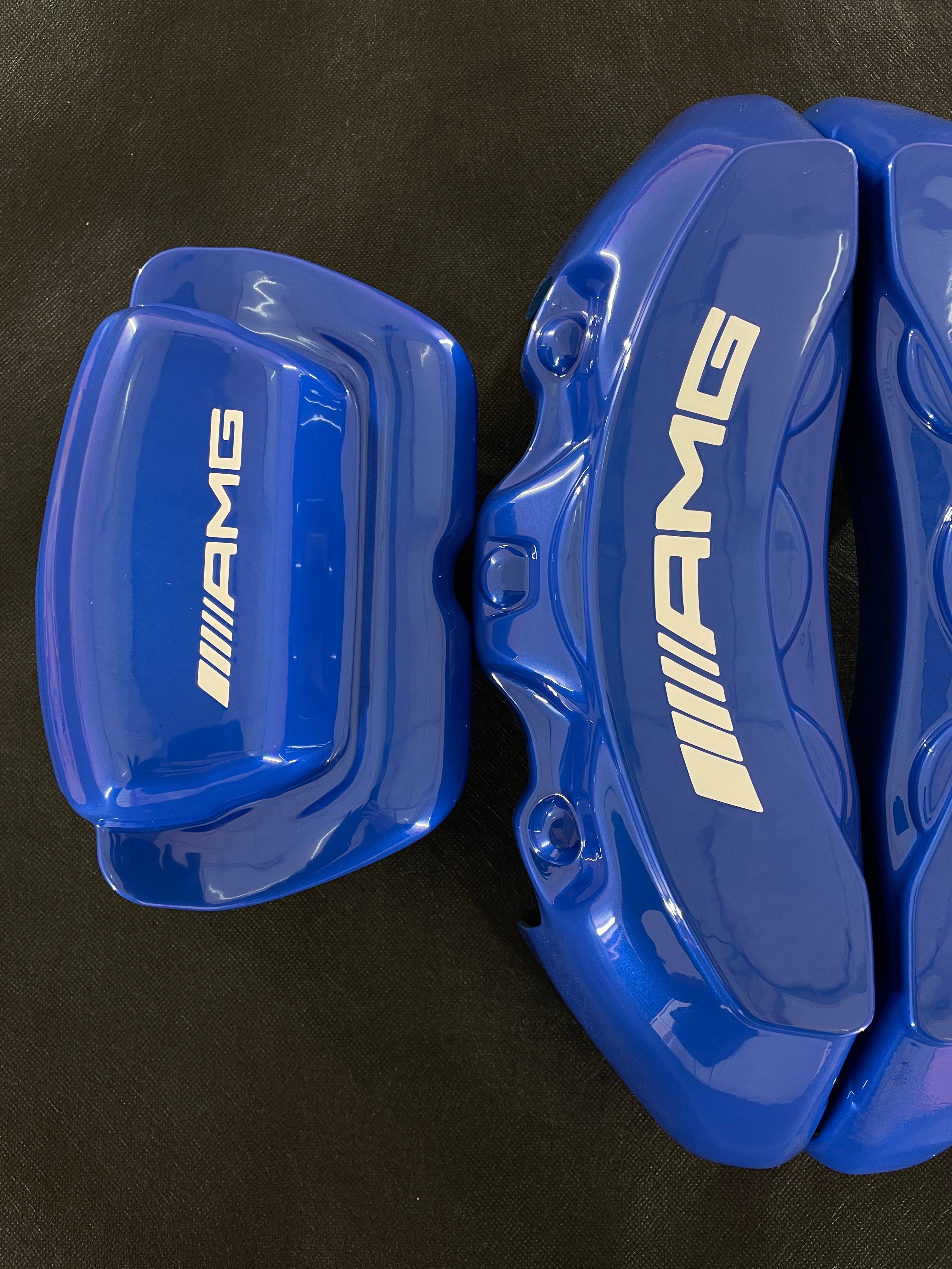 Сині індивідуальні накладки на гальмівні супорти Mercedes-Benz AMG, комплект із 4-х штук