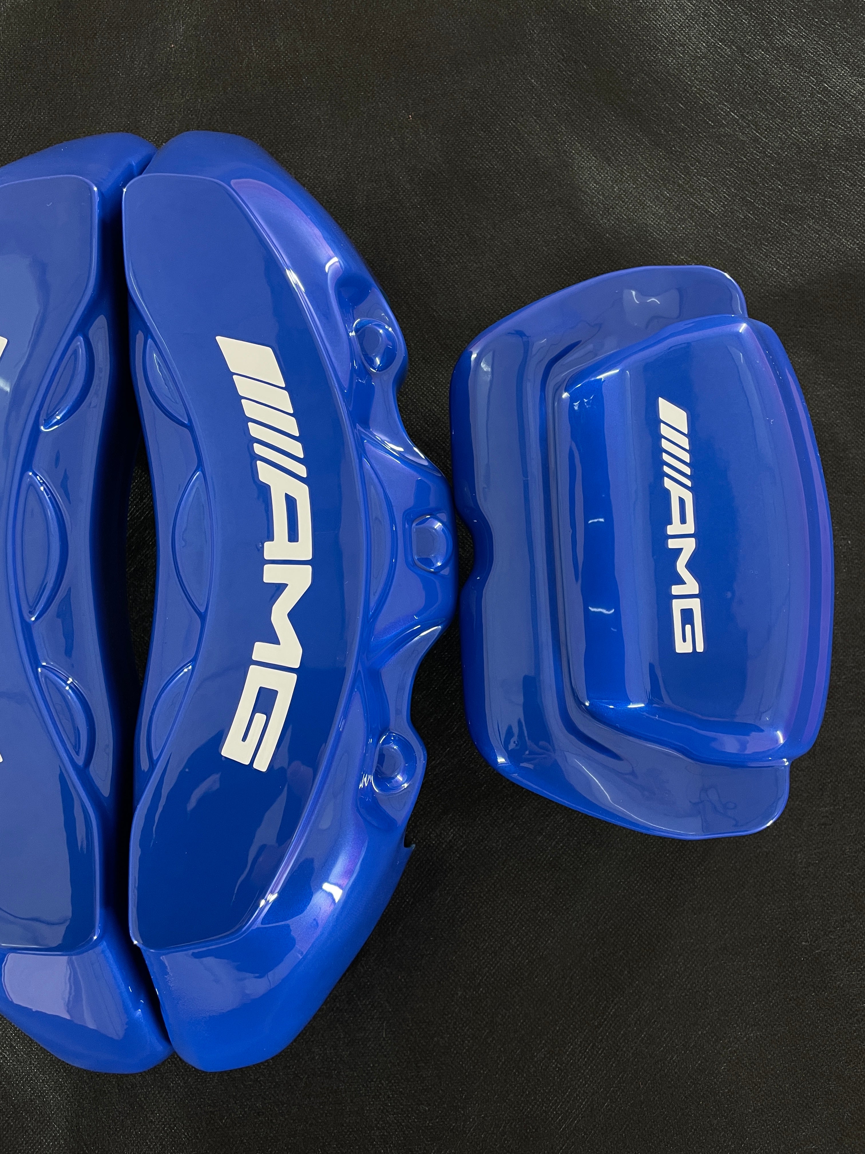 Сині індивідуальні накладки на гальмівні супорти Mercedes-Benz AMG, комплект із 4-х штук