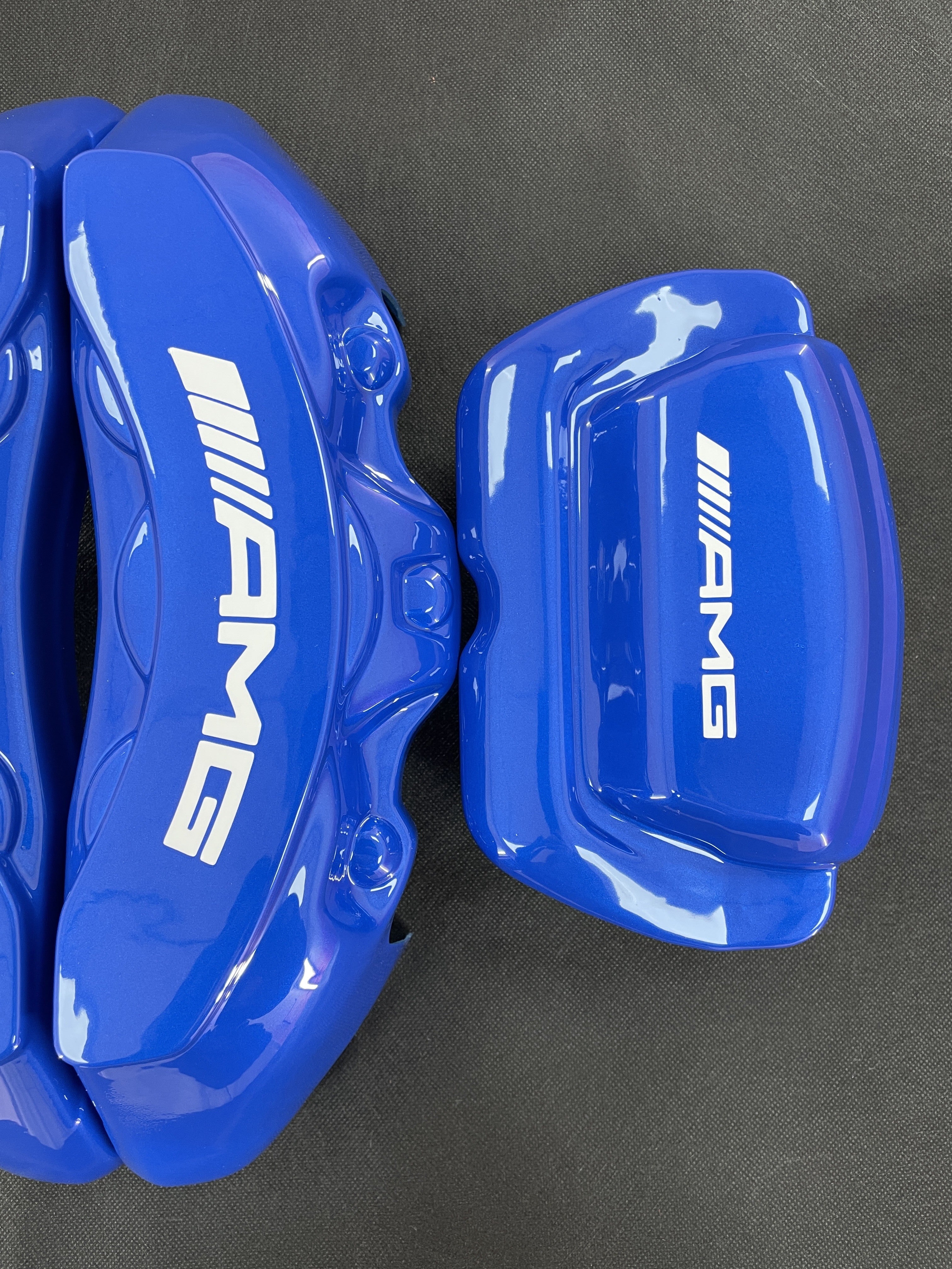 Сині індивідуальні накладки на гальмівні супорти Mercedes-Benz AMG, комплект із 4-х штук