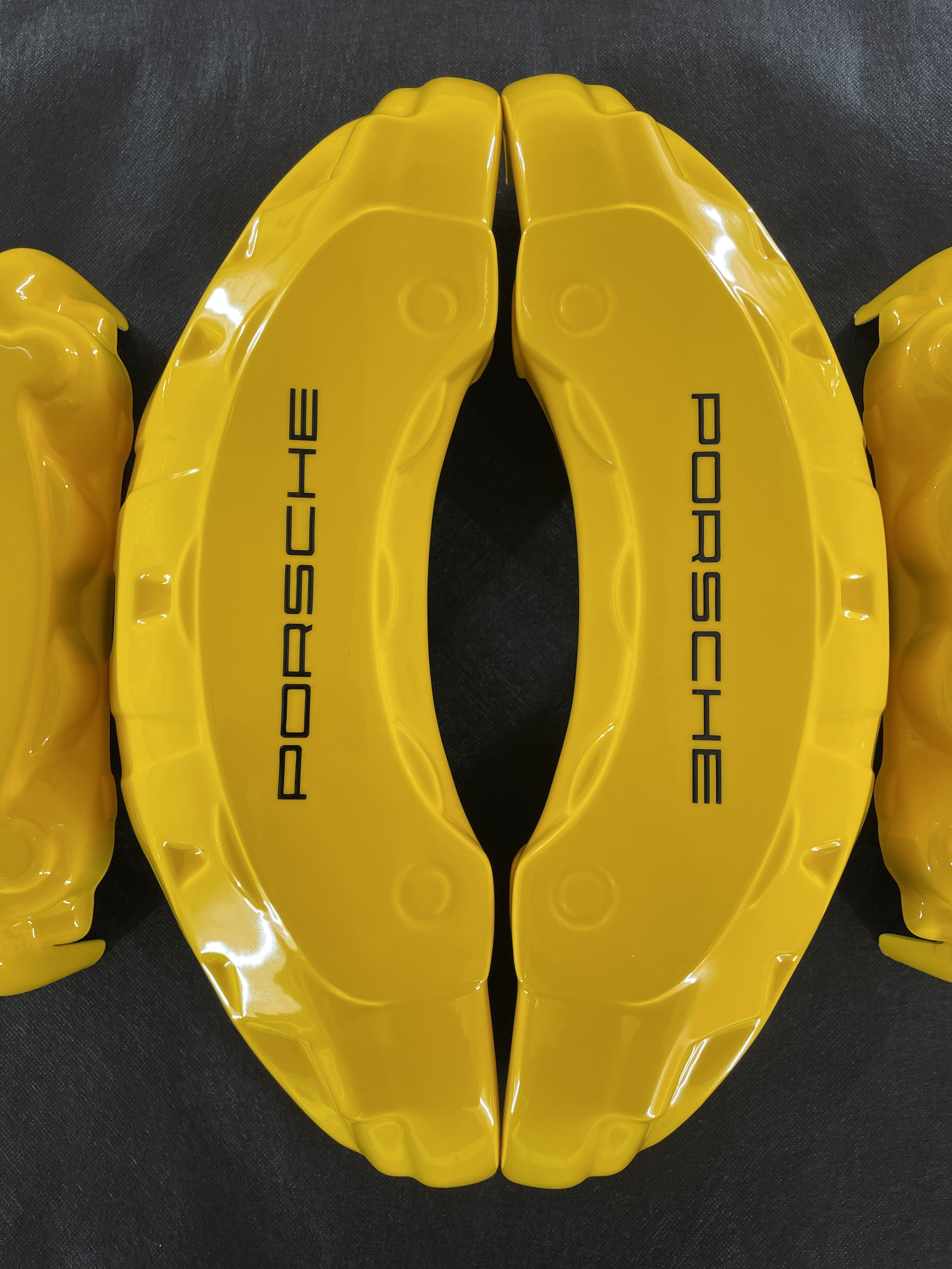 Жовті нестандартні накладки на гальмівні супорти Porsche, комплект з 4 шт.