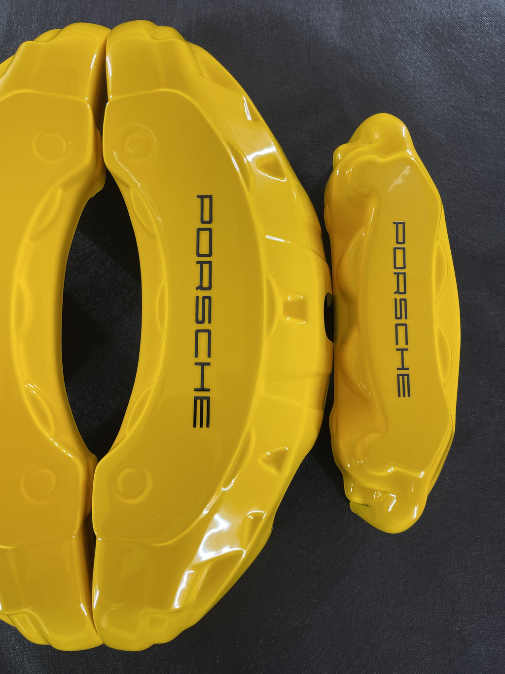 Жовті нестандартні накладки на гальмівні супорти Porsche, комплект з 4 шт.