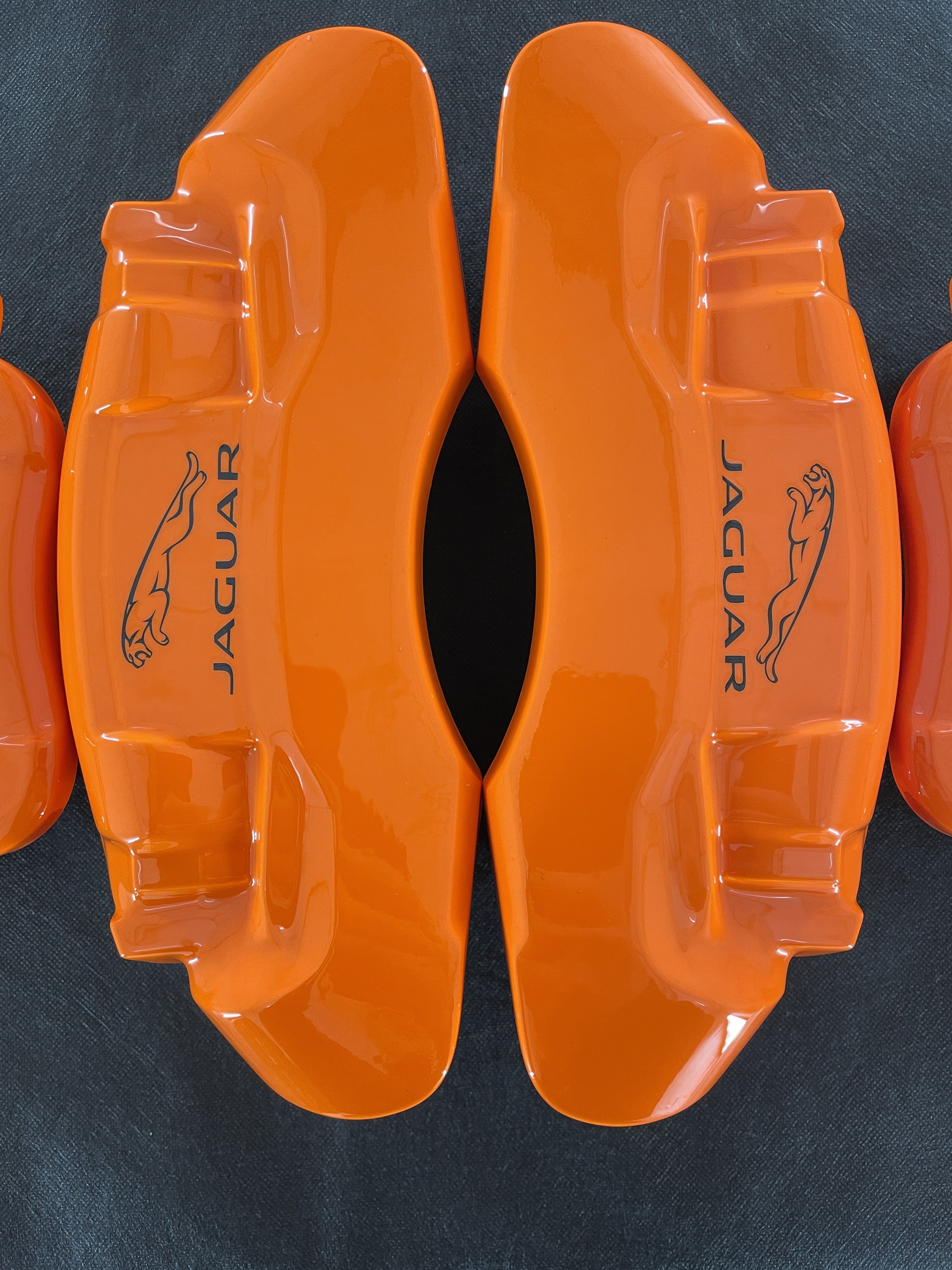 Помаранчеві кастомні накладки на гальмівні супорти Jaguar F-Type 2014-2020, комплект з 4 шт.