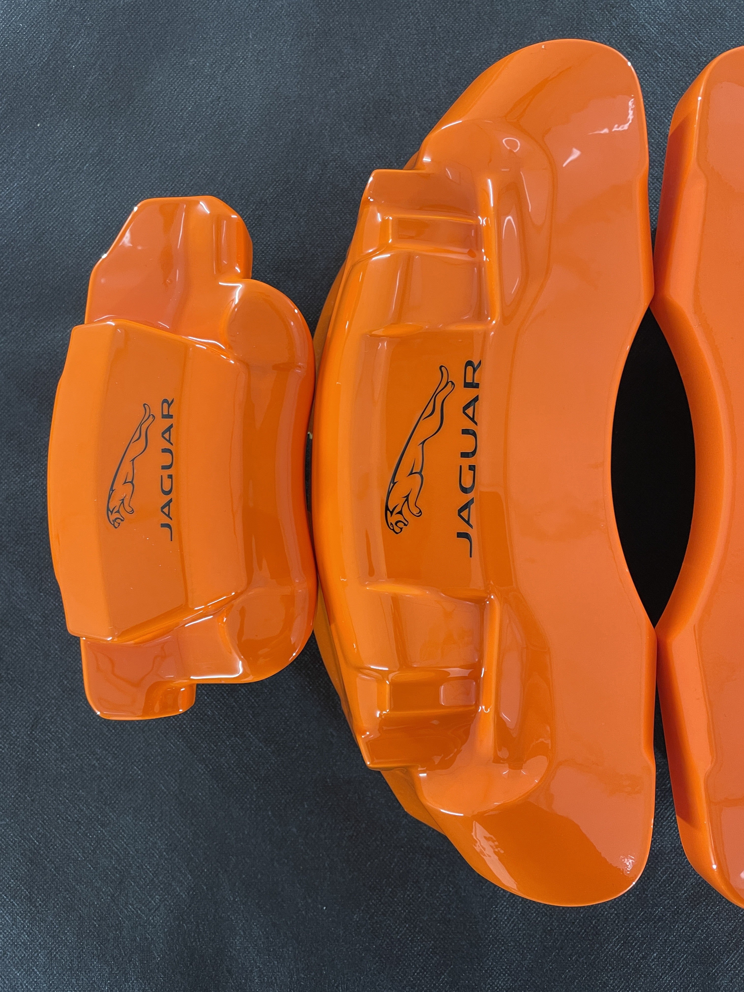 Помаранчеві кастомні накладки на гальмівні супорти Jaguar F-Type 2014-2020, комплект з 4 шт.