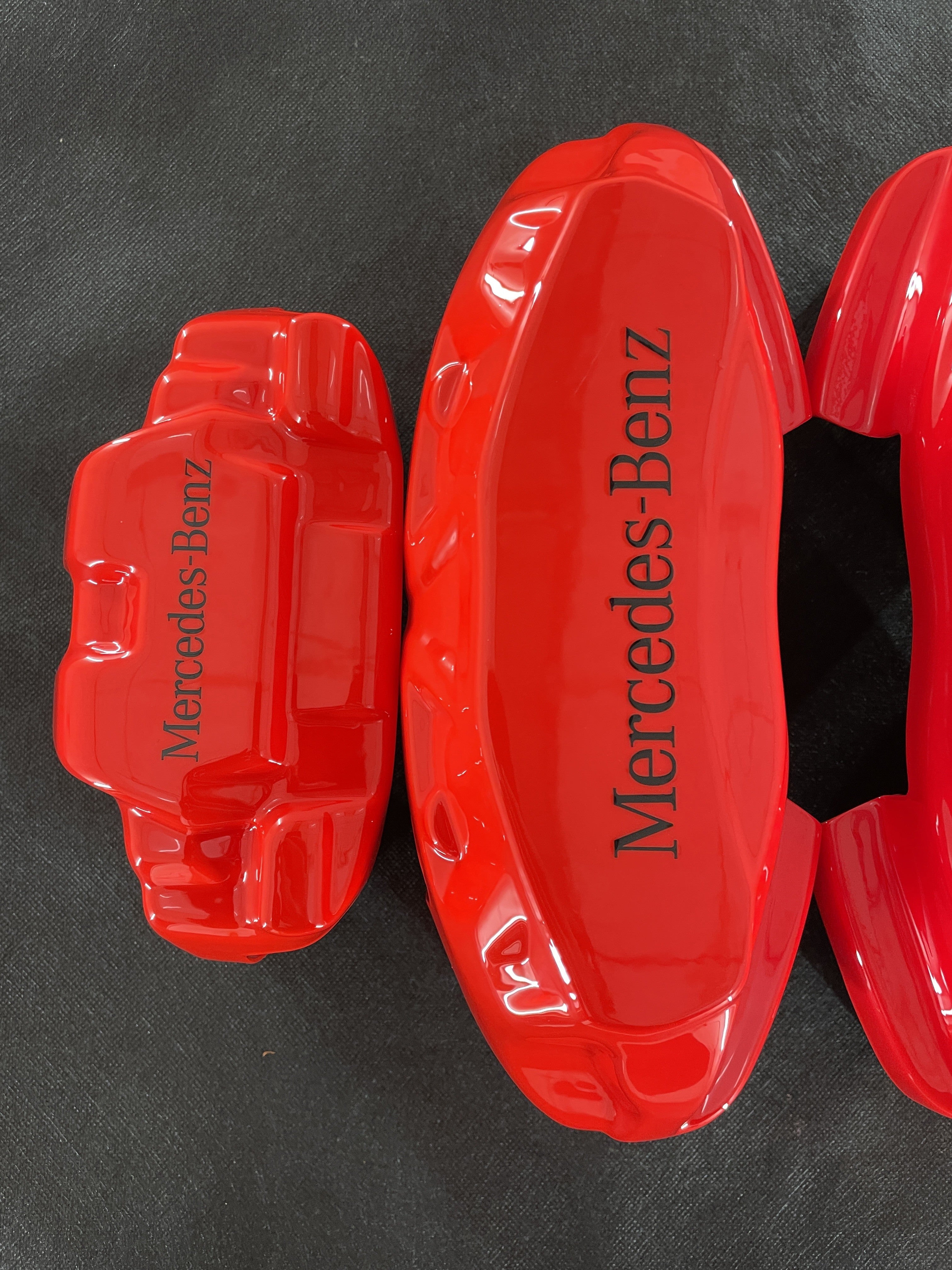 Червоні тюнінговані накладки на гальмівні супорти Mercedes-Benz, комплект із 4 шт.