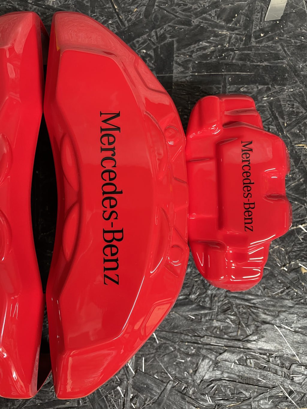 Mercedes Benz, червоні кастомні накладки на гальмівні супорти, комплект з 4 шт.