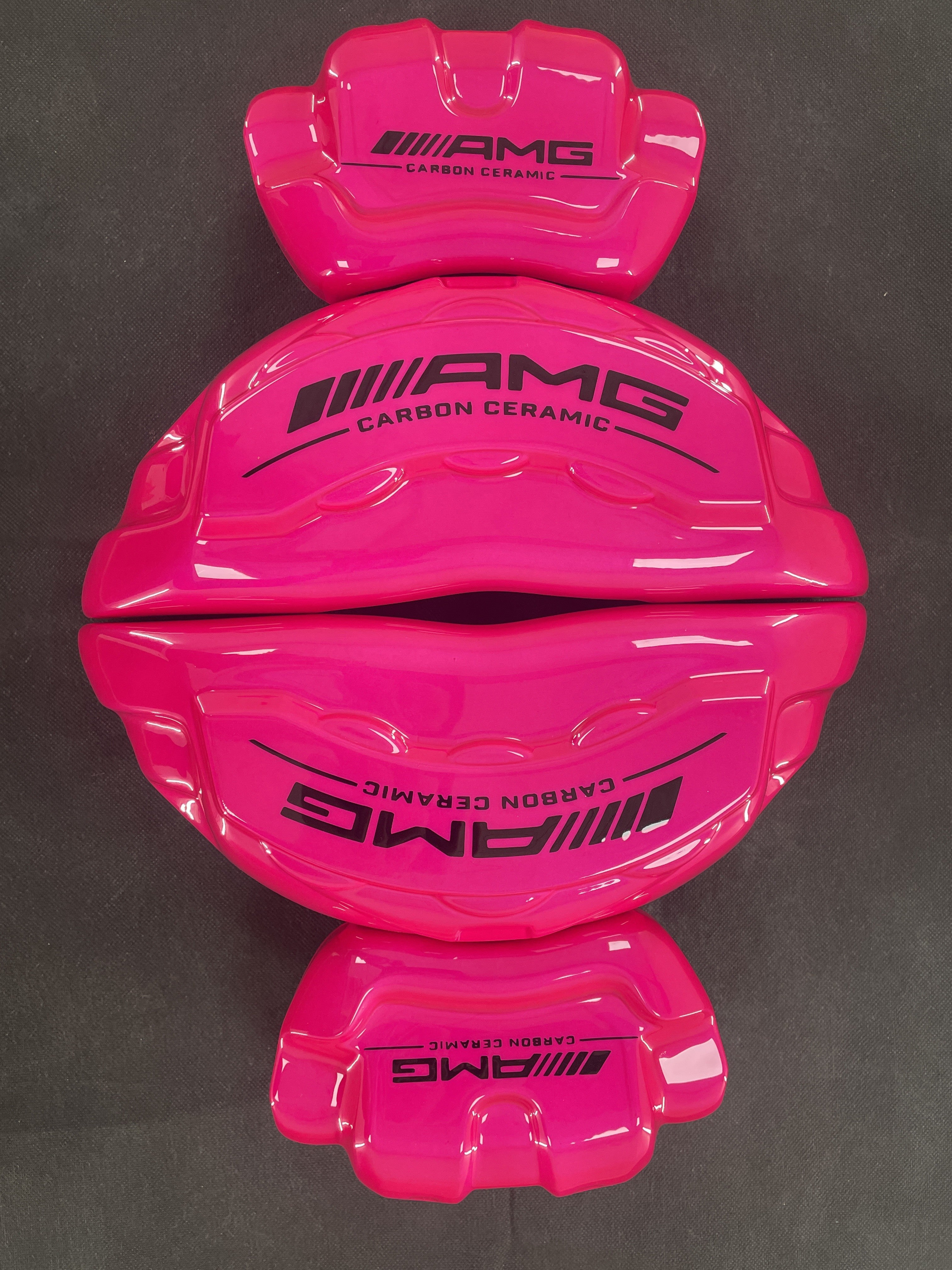 Рожеві кастомні накладки на гальмівні супорти Mercedes-Benz AMG, комплект із 4 шт.