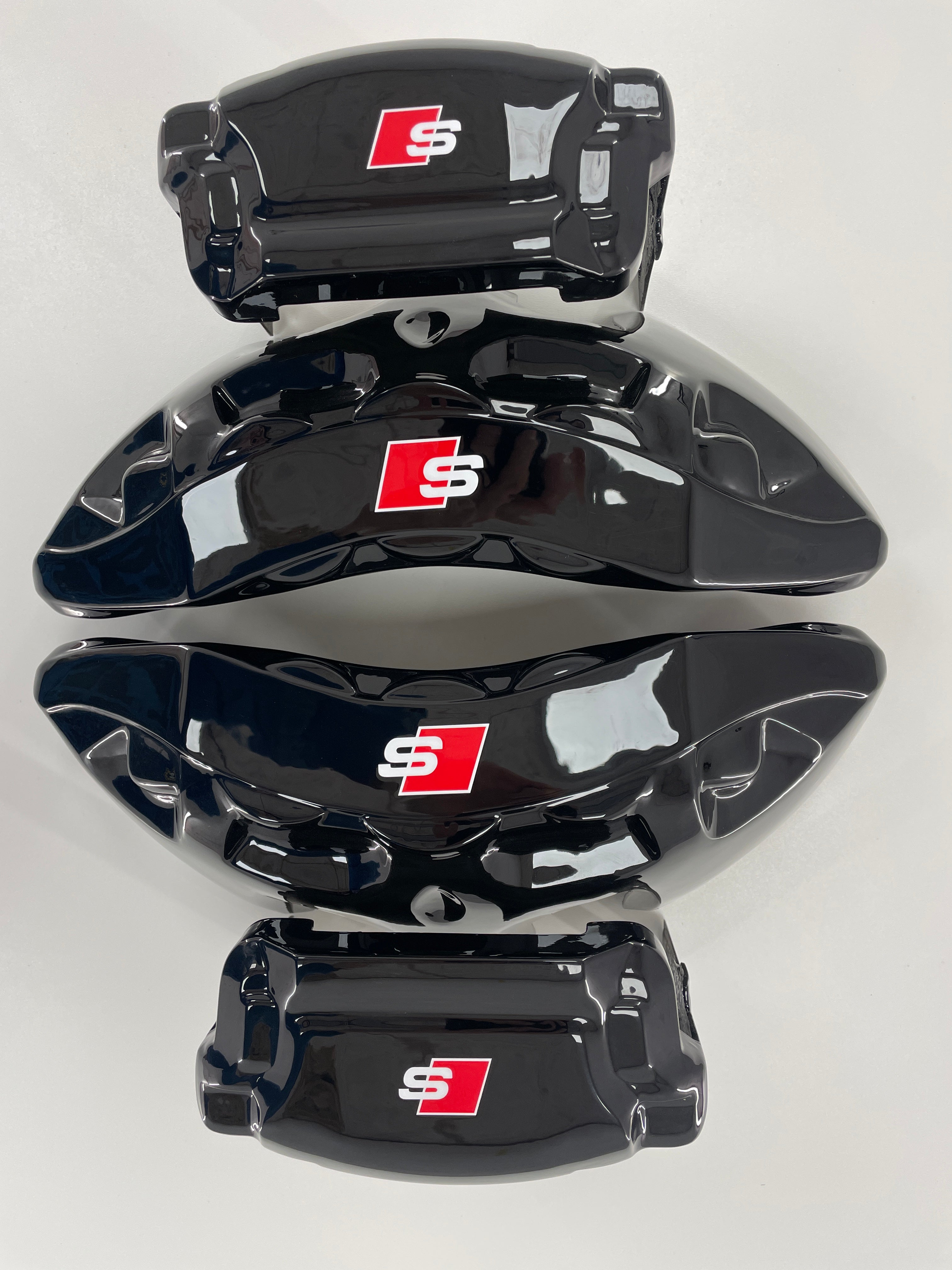 Чорні кастомні чохли на гальмівні супорти Audi A6, A7, A8, Q7, SQ7, Q8 2016-2023, комплект з 4 шт.