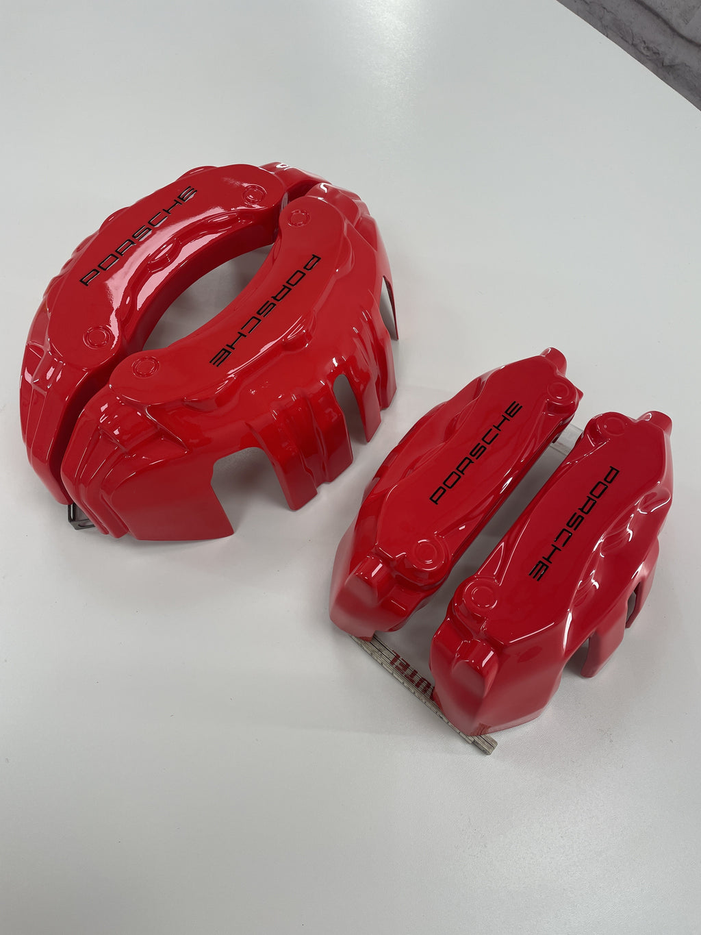 Porsche Cayenne Panamera 2016-2020 червоні накладки на гальмівні супорти, комплект з 4 шт.
