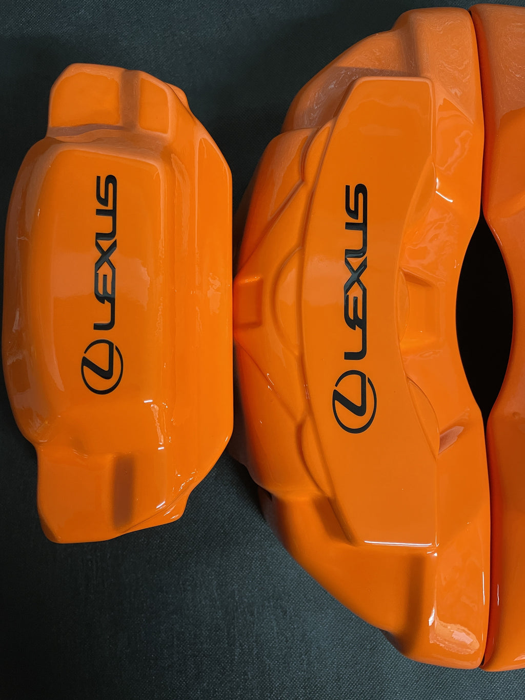 Помаранчеві кастомні спортивні накладки на супорти Lexus, комплект із 4 шт.