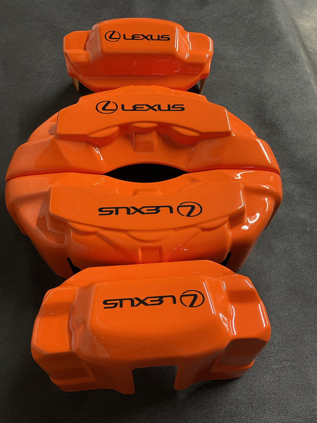 Помаранчеві кастомні спортивні накладки на супорти Lexus, комплект із 4 шт.