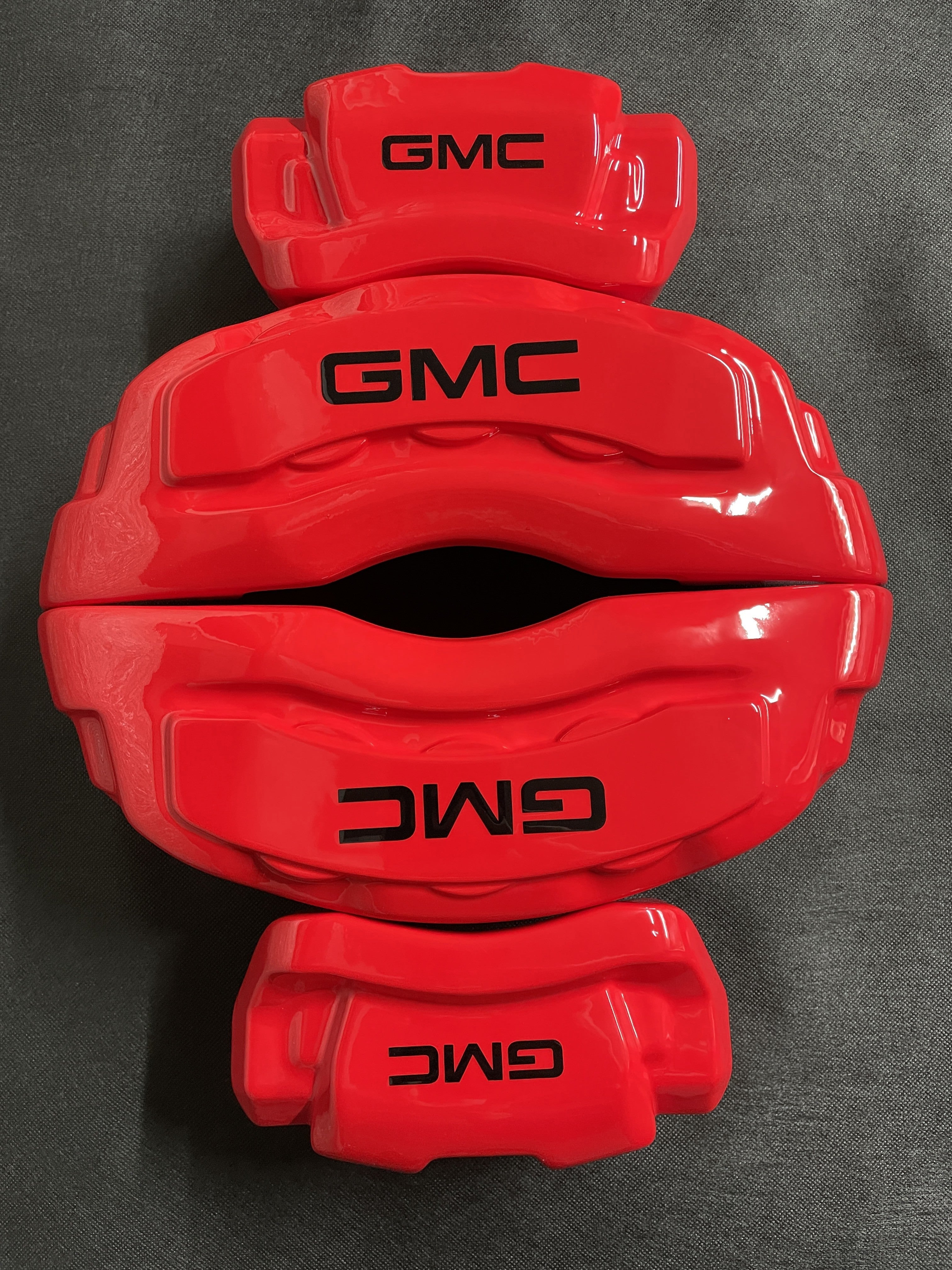 Червоні індивідуальні накладки на гальмівні супорти GMC, комплект із 4 шт.