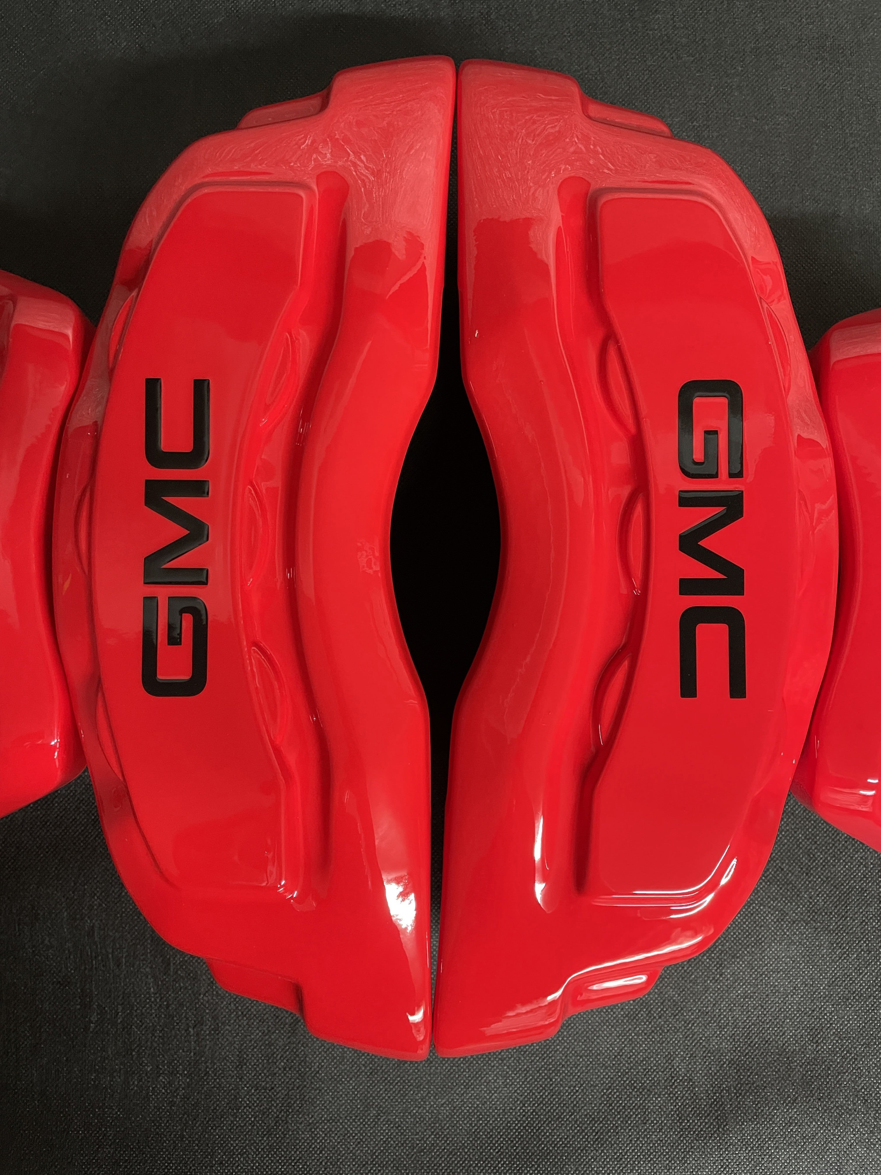 Червоні індивідуальні накладки на гальмівні супорти GMC, комплект із 4 шт.