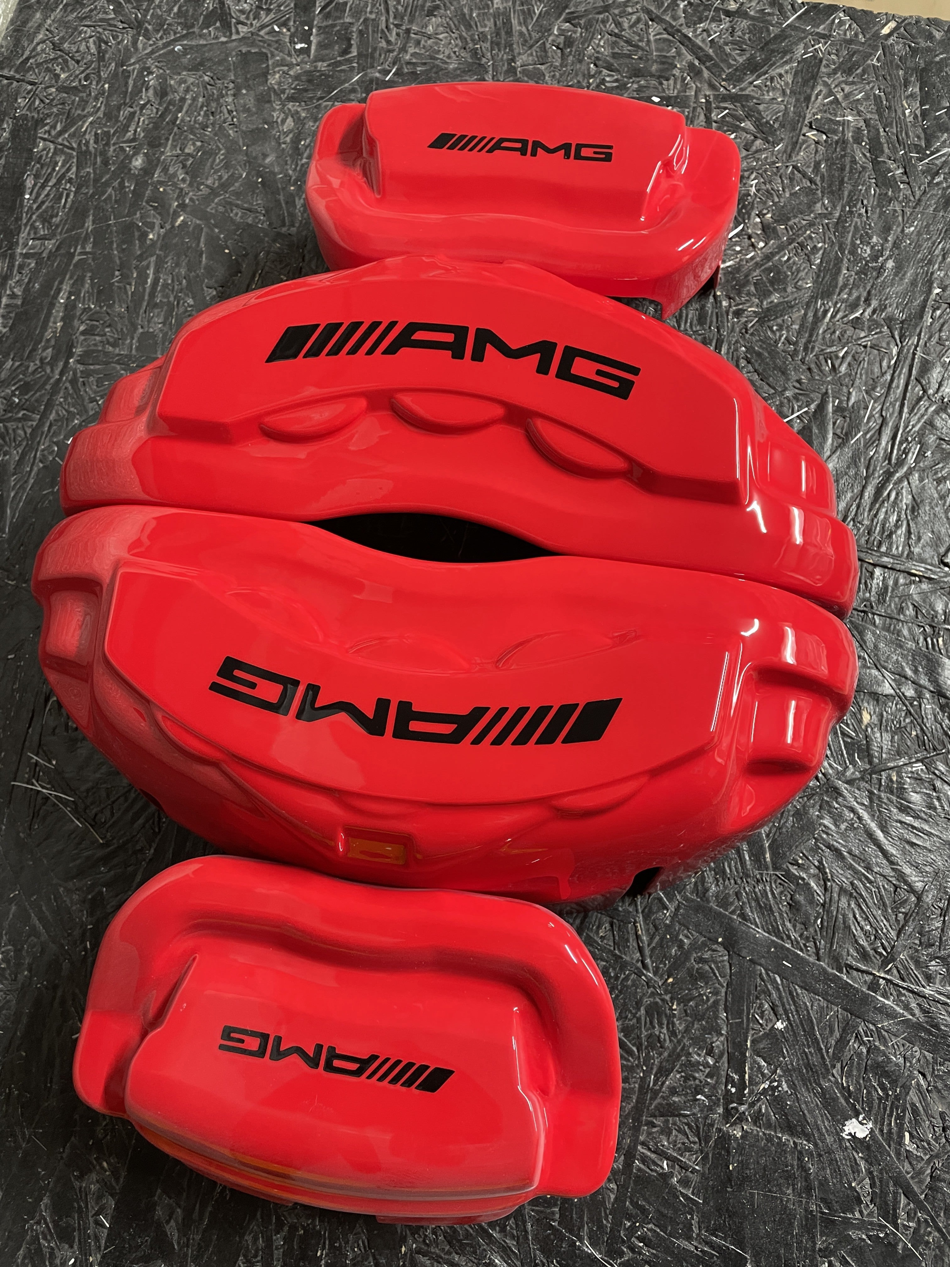 Червоні кастомні чохли на гальмівні супорти Mercedes-Benz AMG, комплект із 4 шт.