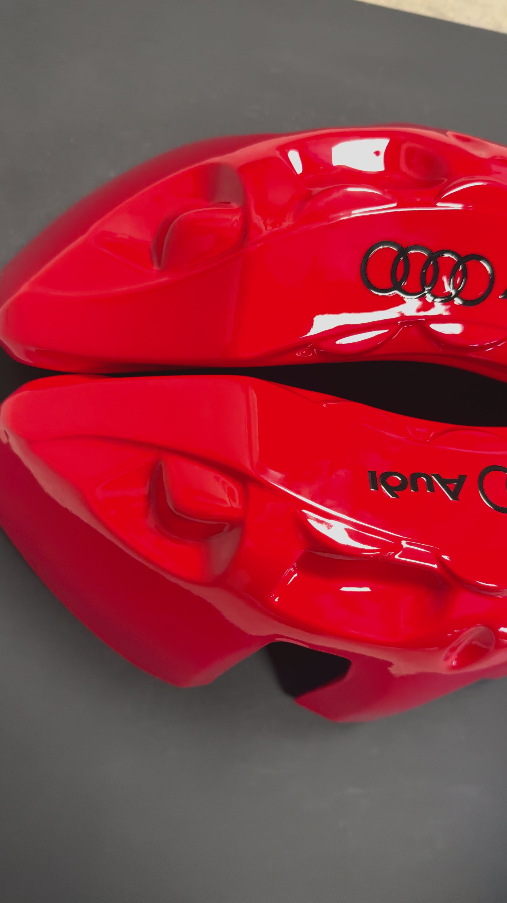 Audi Q7, Q8 2016-2025 червоні індивідуальні накладки на гальмівні супорти, комплект з 4 шт.